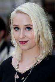 How tall is Lily Loveless?